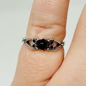 Vintage Style Victorian Goth Silver Tone Faux Onyx Ring NEW
